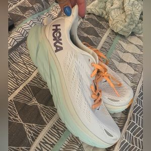 Hoka- Clifton
